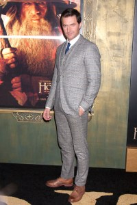 Did you like this outfit? Do you feel you can still say that? Richard Armitage at the Hobbit: AUJ premiere in NYC, December 2012.