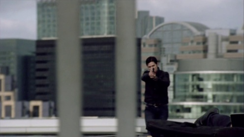 Lucas North (Richard Armitage) bursts out onto the roof of a hospital while chasing a terrorist in Spooks 9.5. Source: RichardArmitageNet.com
